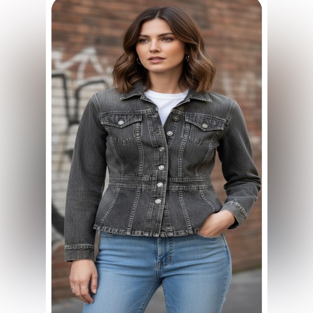 DKNY Women's Gray Denim Jacket / Size S ❤️🔥